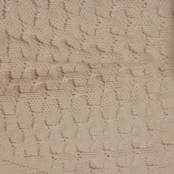 Women's Gap Cream Color Sweater - Picture 2 of 4